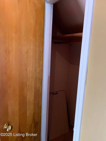 4609 Tween Rd, Louisville, KY 40207