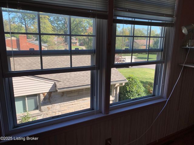 4609 Tween Rd, Louisville, KY 40207