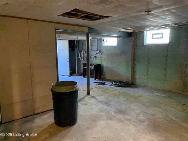 4609 Tween Rd, Louisville, KY 40207