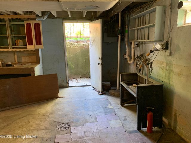 4609 Tween Rd, Louisville, KY 40207