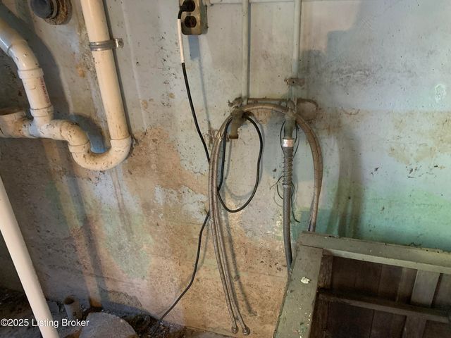 4609 Tween Rd, Louisville, KY 40207