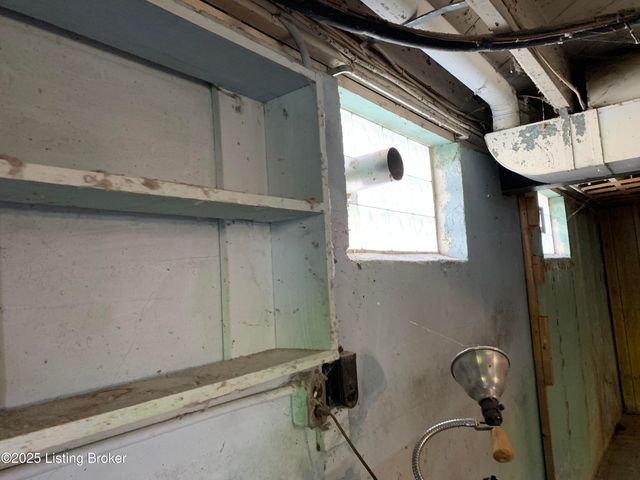 4609 Tween Rd, Louisville, KY 40207