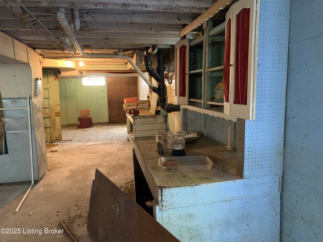 4609 Tween Rd, Louisville, KY 40207