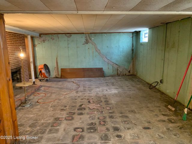 4609 Tween Rd, Louisville, KY 40207