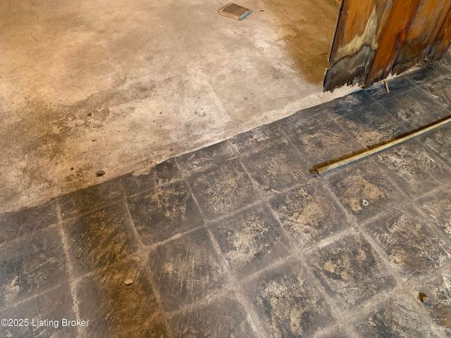 4609 Tween Rd, Louisville, KY 40207