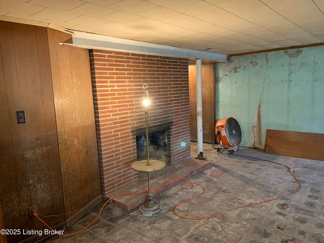 4609 Tween Rd, Louisville, KY 40207