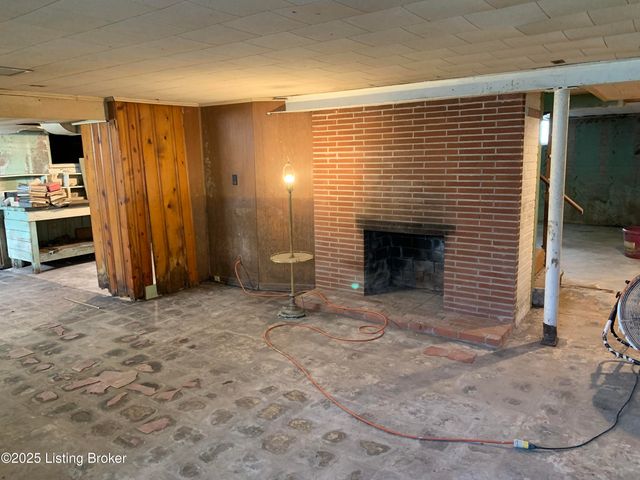 4609 Tween Rd, Louisville, KY 40207