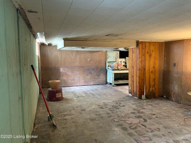 4609 Tween Rd, Louisville, KY 40207