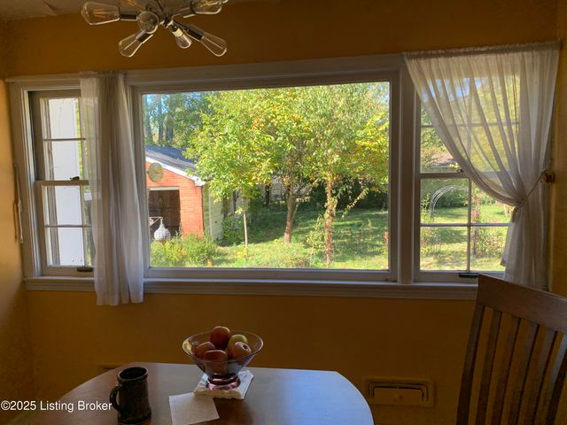 4609 Tween Rd, Louisville, KY 40207