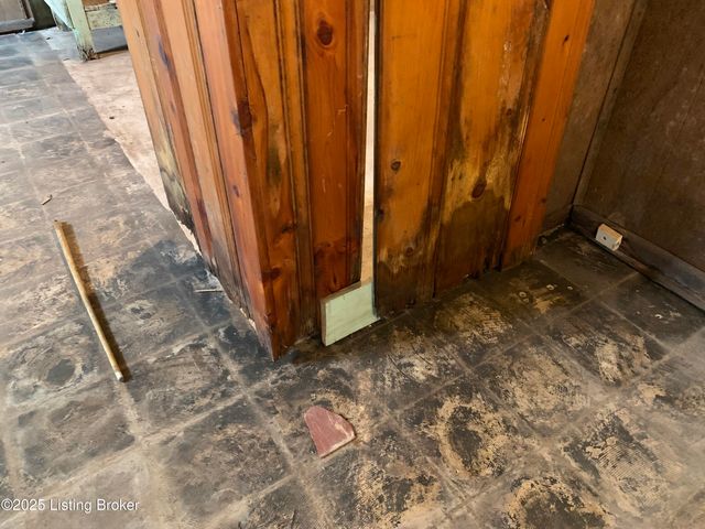 4609 Tween Rd, Louisville, KY 40207