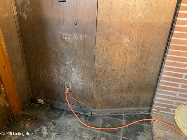 4609 Tween Rd, Louisville, KY 40207