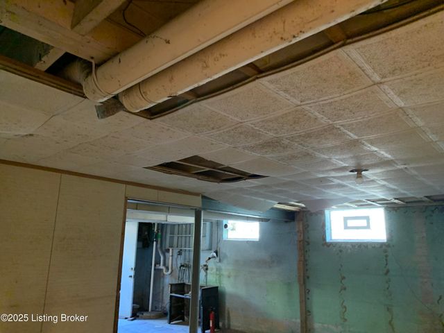 4609 Tween Rd, Louisville, KY 40207