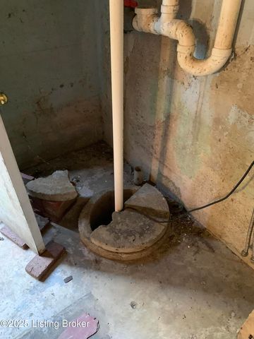 4609 Tween Rd, Louisville, KY 40207