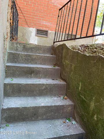 4609 Tween Rd, Louisville, KY 40207