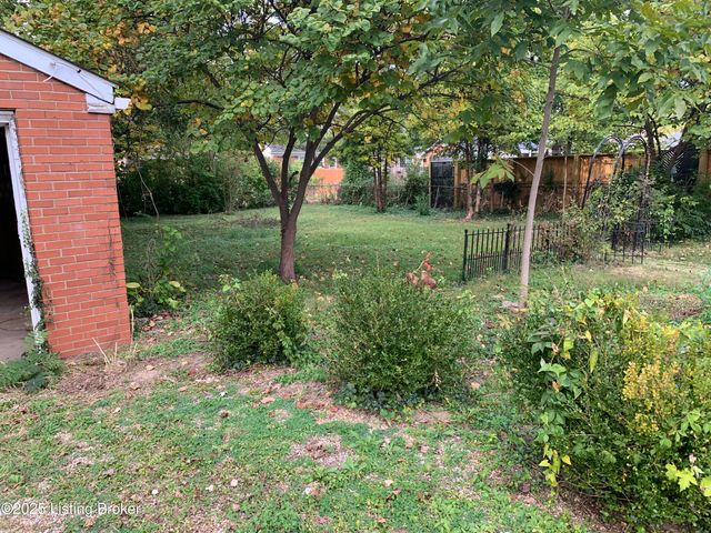 4609 Tween Rd, Louisville, KY 40207