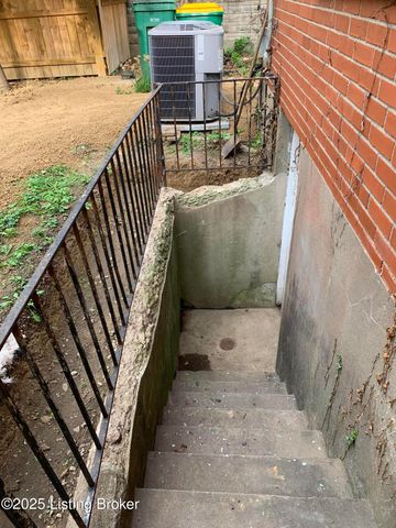 4609 Tween Rd, Louisville, KY 40207