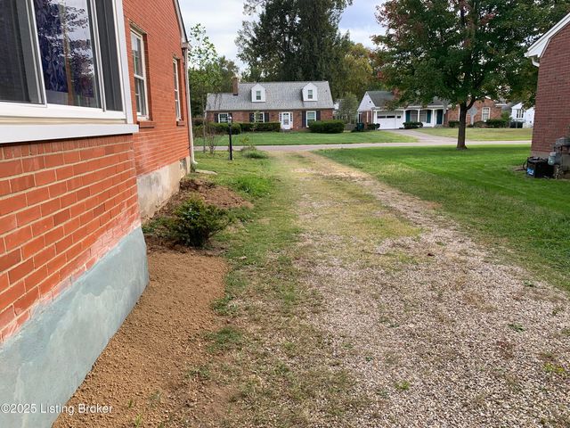 4609 Tween Rd, Louisville, KY 40207