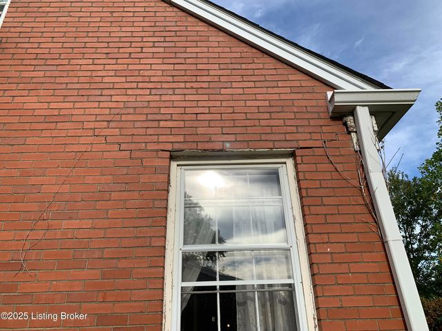 4609 Tween Rd, Louisville, KY 40207