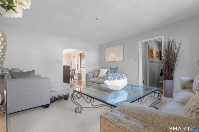 10 Barraclough Avenue, Hamden, CT 06517