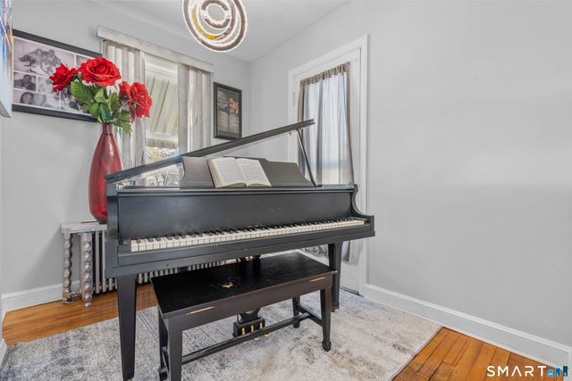10 Barraclough Avenue, Hamden, CT 06517