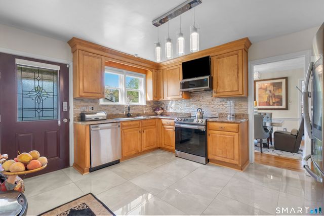 10 Barraclough Avenue, Hamden, CT 06517