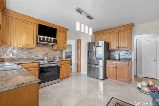 10 Barraclough Avenue, Hamden, CT 06517