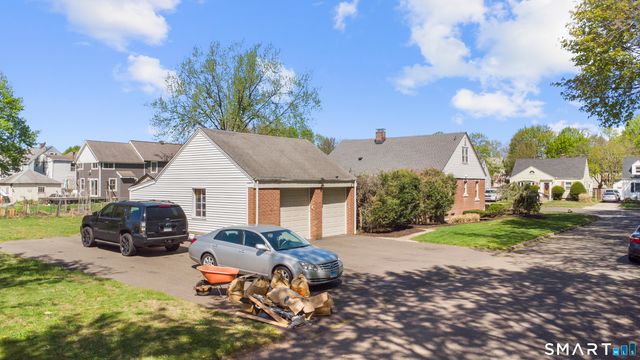 10 Barraclough Avenue, Hamden, CT 06517
