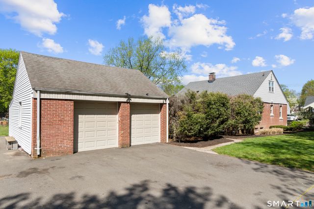 10 Barraclough Avenue, Hamden, CT 06517