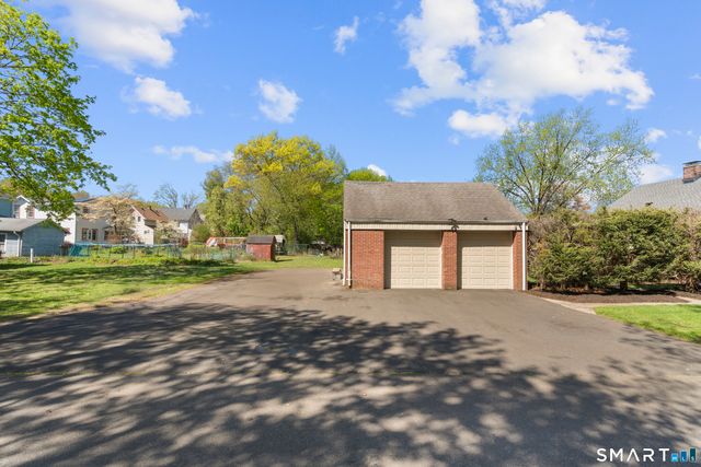 10 Barraclough Avenue, Hamden, CT 06517