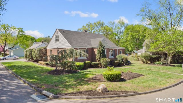 10 Barraclough Avenue, Hamden, CT 06517