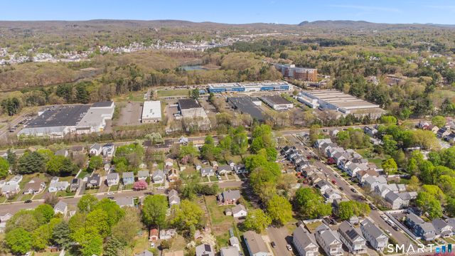 10 Barraclough Avenue, Hamden, CT 06517