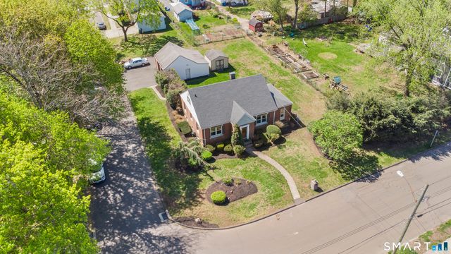 10 Barraclough Avenue, Hamden, CT 06517
