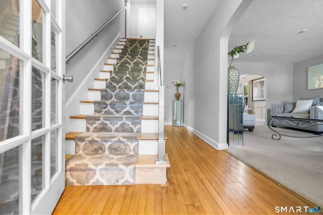 10 Barraclough Avenue, Hamden, CT 06517
