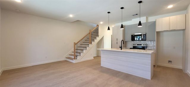 1033 North Lane A, Houston, TX 77088