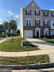 2 BENFORD LN, Beverly, NJ 08010