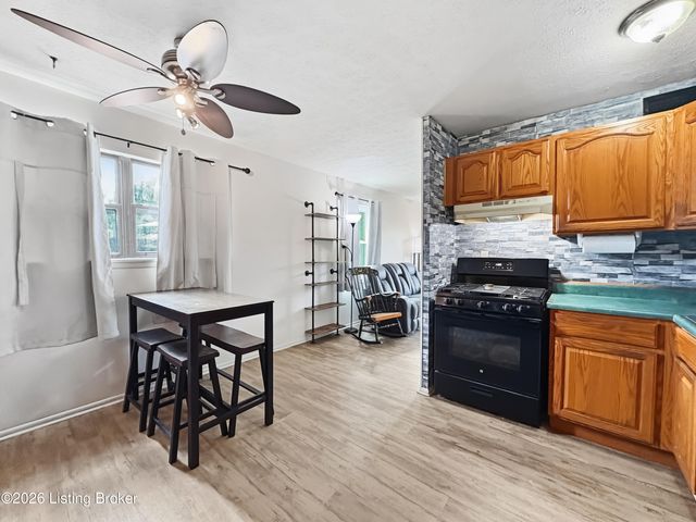 4906 Lesabre Dr, Louisville, KY 40216