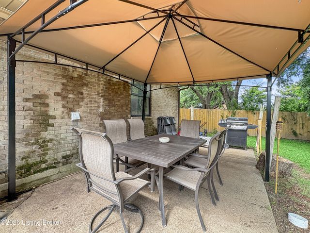 4906 Lesabre Dr, Louisville, KY 40216