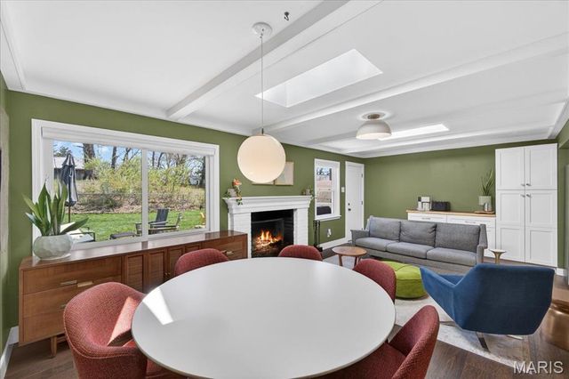 128 Embassy Lane, St Louis, MO 63122