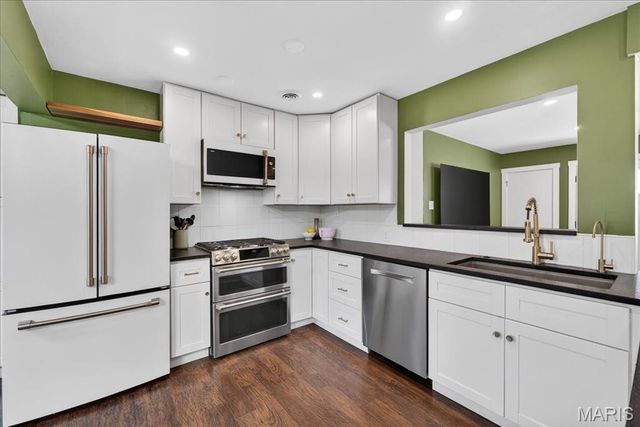 128 Embassy Lane, St Louis, MO 63122