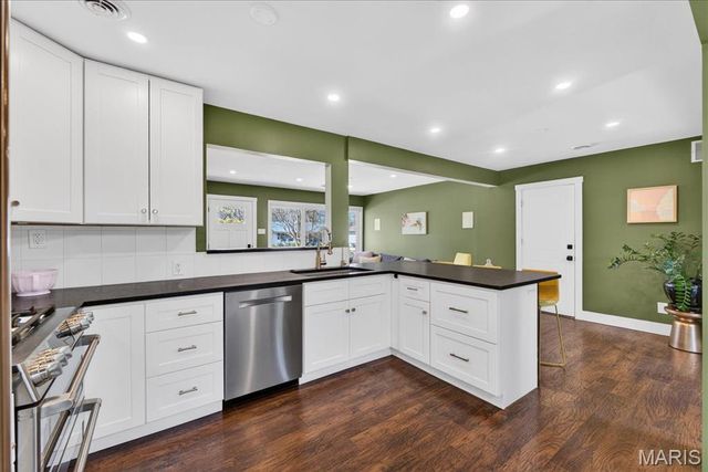 128 Embassy Lane, St Louis, MO 63122