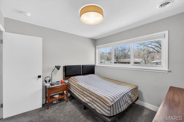 128 Embassy Lane, St Louis, MO 63122