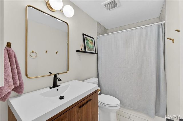 128 Embassy Lane, St Louis, MO 63122