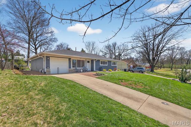 128 Embassy Lane, St Louis, MO 63122