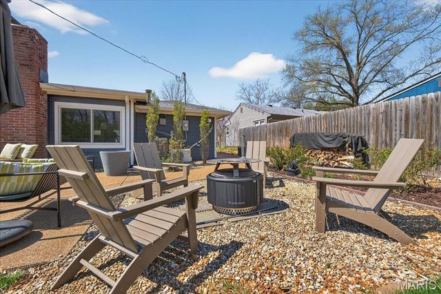 128 Embassy Lane, St Louis, MO 63122