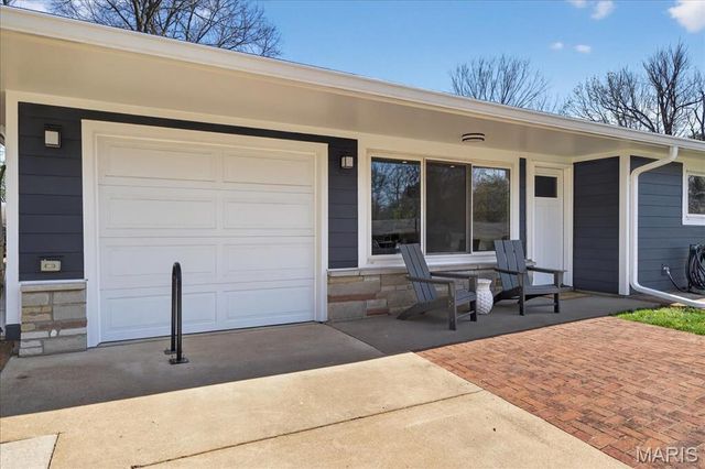 128 Embassy Lane, St Louis, MO 63122