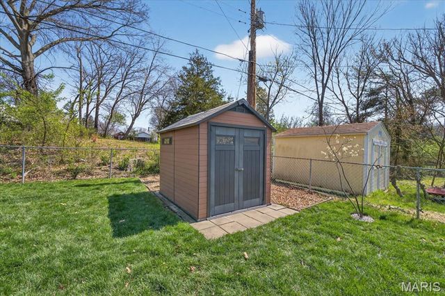 128 Embassy Lane, St Louis, MO 63122