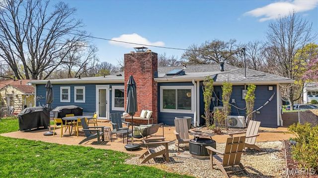 128 Embassy Lane, St Louis, MO 63122