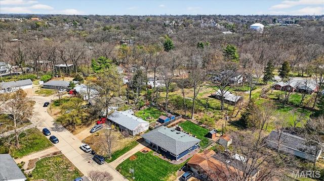 128 Embassy Lane, St Louis, MO 63122