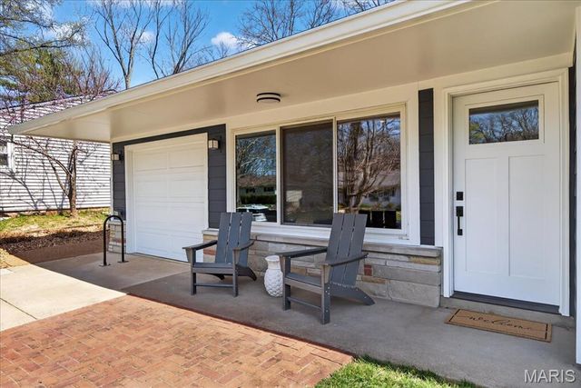 128 Embassy Lane, St Louis, MO 63122