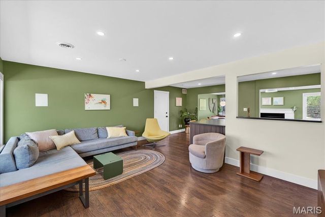 128 Embassy Lane, St Louis, MO 63122